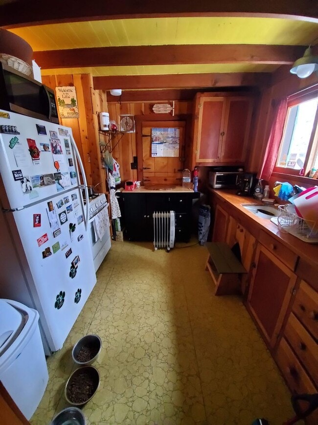 Building Photo - LONG-TERM RENTAL:  Unique Cabin with Beach Access and Big Deck!