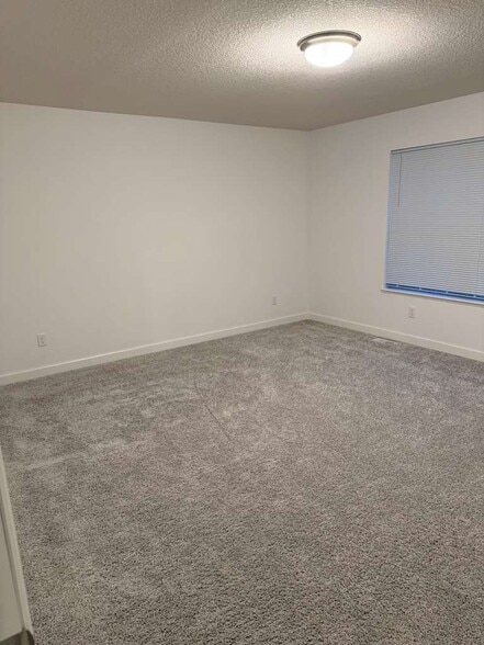 Building Photo - 10604 Heron Ave S