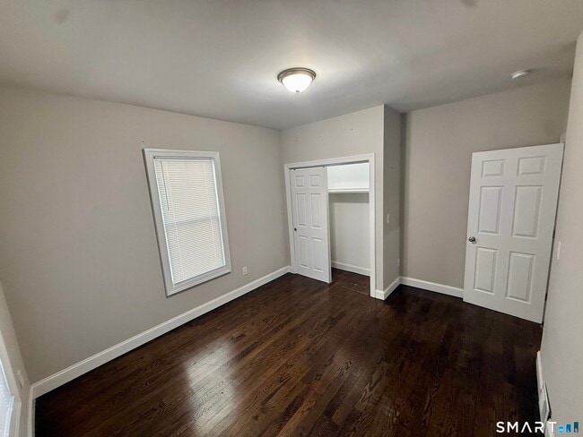 Building Photo - 414 Wood Ave