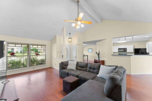 Building Photo - 626 Brittany Dr