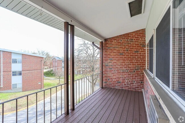 Building Photo - 8 Lakeview Gardens