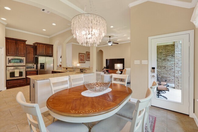Building Photo - 55 S Victoriana Cir