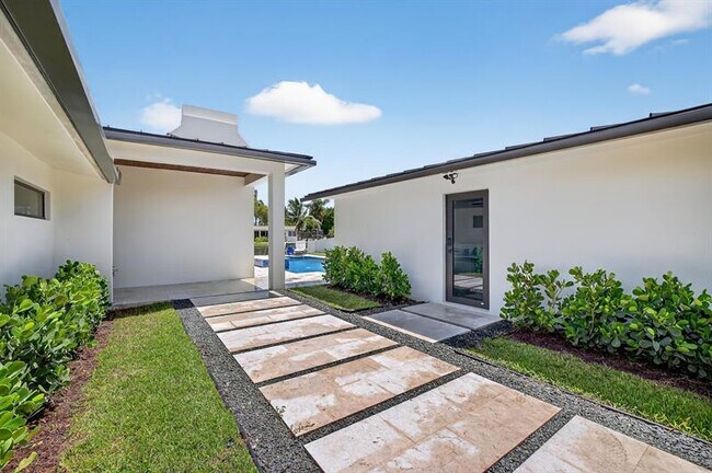 Building Photo - 2157 Coral Gardens Dr