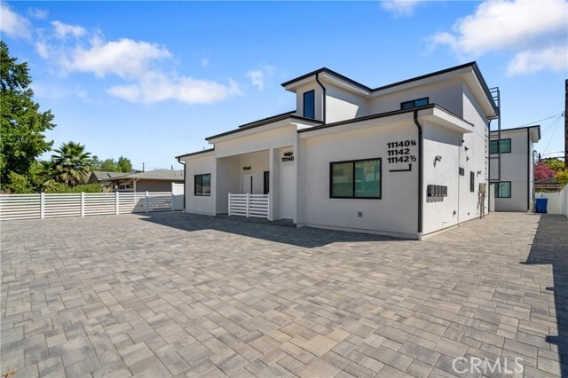 Building Photo - 11142 Woodley Ave