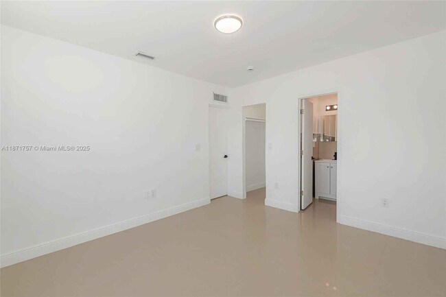 Building Photo - 1013 SW 7 ST Miami FL 33130