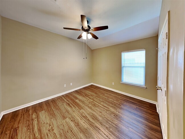 Building Photo - 3223 Stoneydale Ln