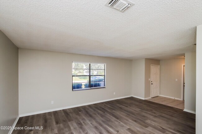 Building Photo - 834 Gera Ave NW