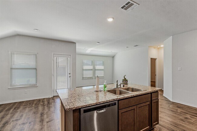 Building Photo - 803 Rustic Way