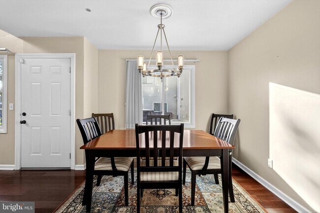 Building Photo - 406 Margit Ct