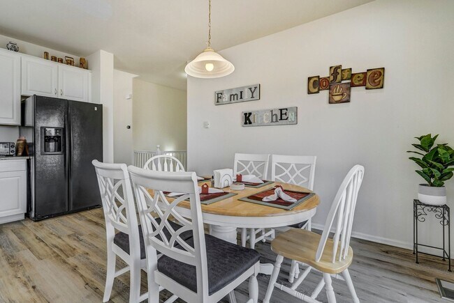 Building Photo - Charming 3BR Condo in Fountain