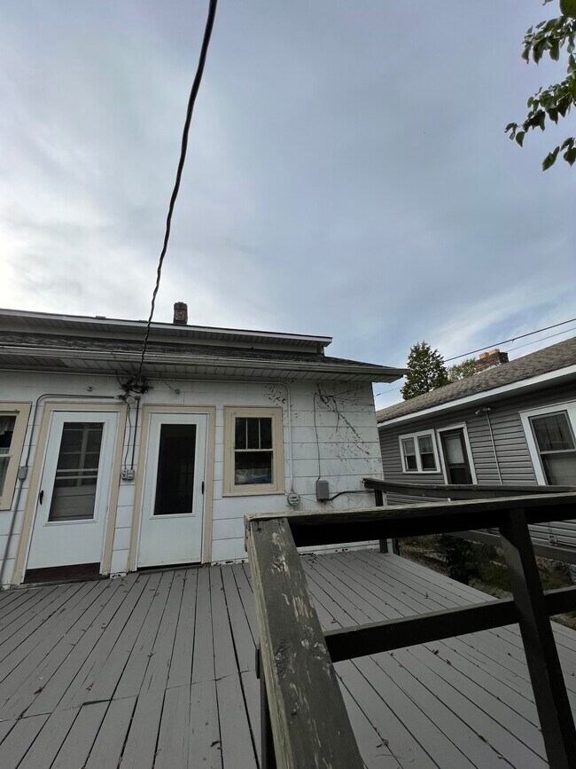 Building Photo - 517 N Bradley Ave