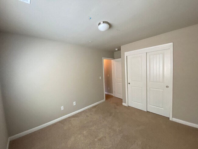 Building Photo - Gorgeous 5 BD 3 BA home available for rent...