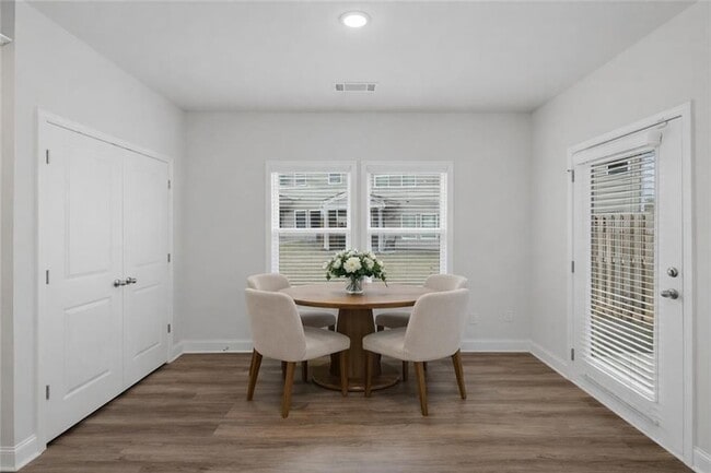 Building Photo - 2206 Chant St