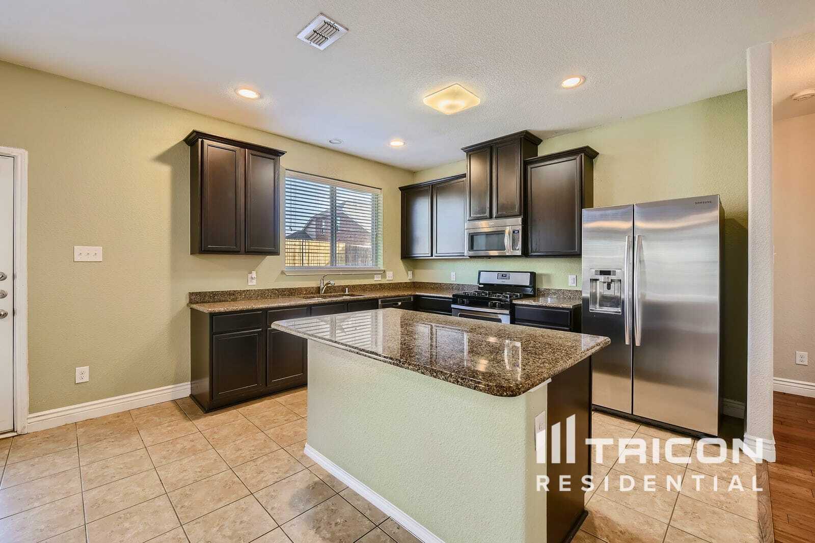 Building Photo - 1735 Oak Glen Dr