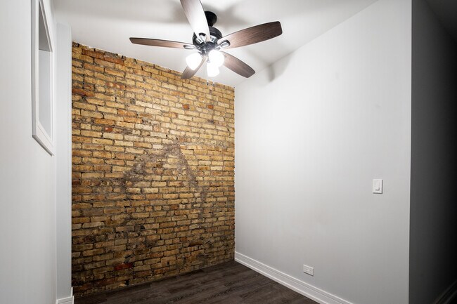 Building Photo - 6115 N Winthrop Ave