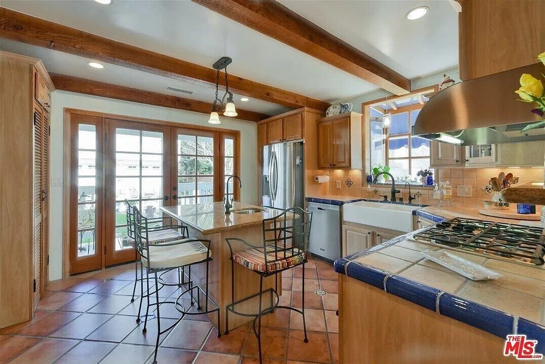 Building Photo - 2110 Overland Ave