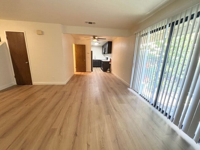 Building Photo - Remodeled Spacious 3BR/2BA Home in Prime Davis Location
