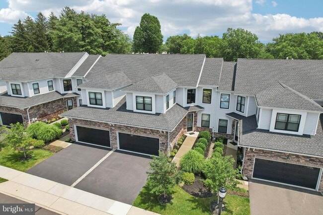 Building Photo - 42 Dogleg Ln