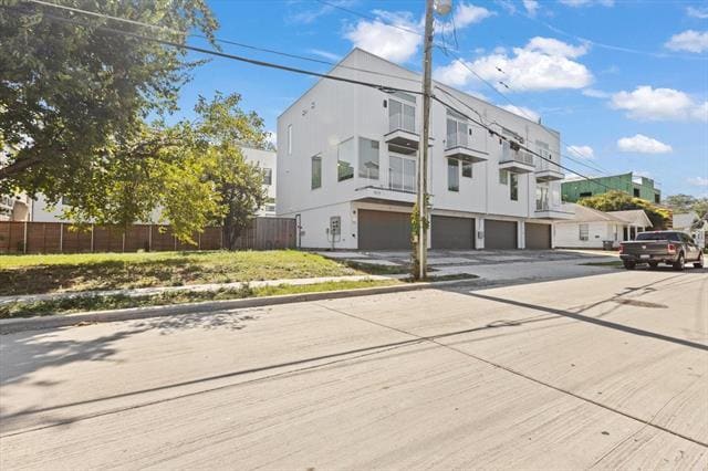 Building Photo - 4210 Delano Pl