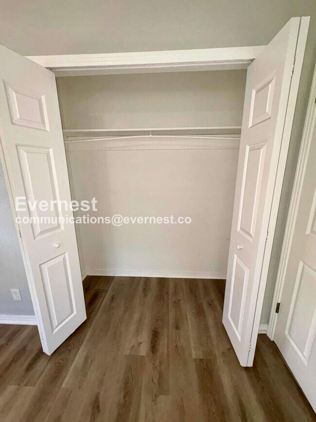 Building Photo - 7121 Flounder Dr