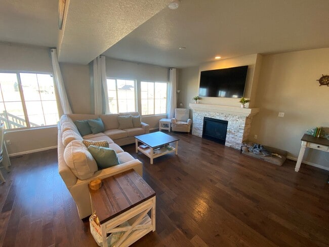 Building Photo - 4 Bed 4 Bathroom Home in Banning Lewis With Fished Basement!!