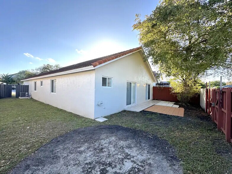 Building Photo - 14993 SW 59th St