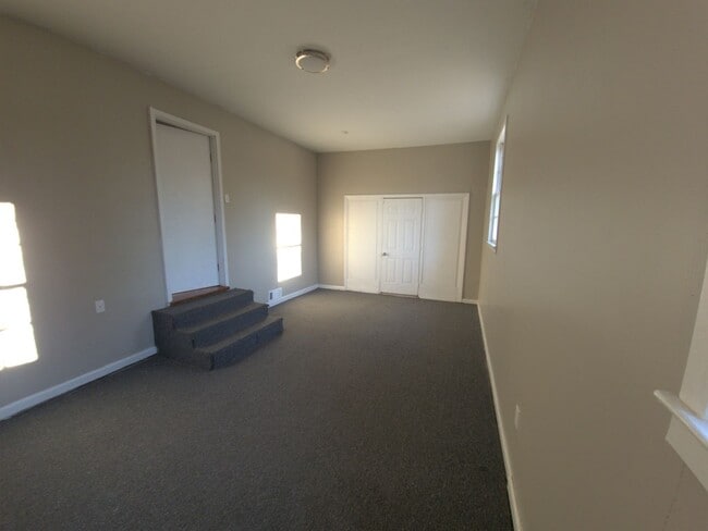 Building Photo - 4 Bedroom/ 1.5 Bath Brick Home for Rent in...