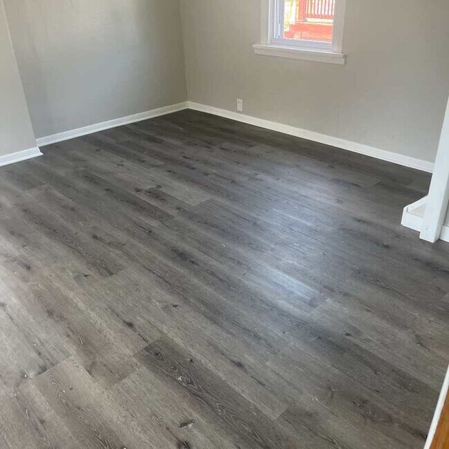 Building Photo - 3233 W 50th St