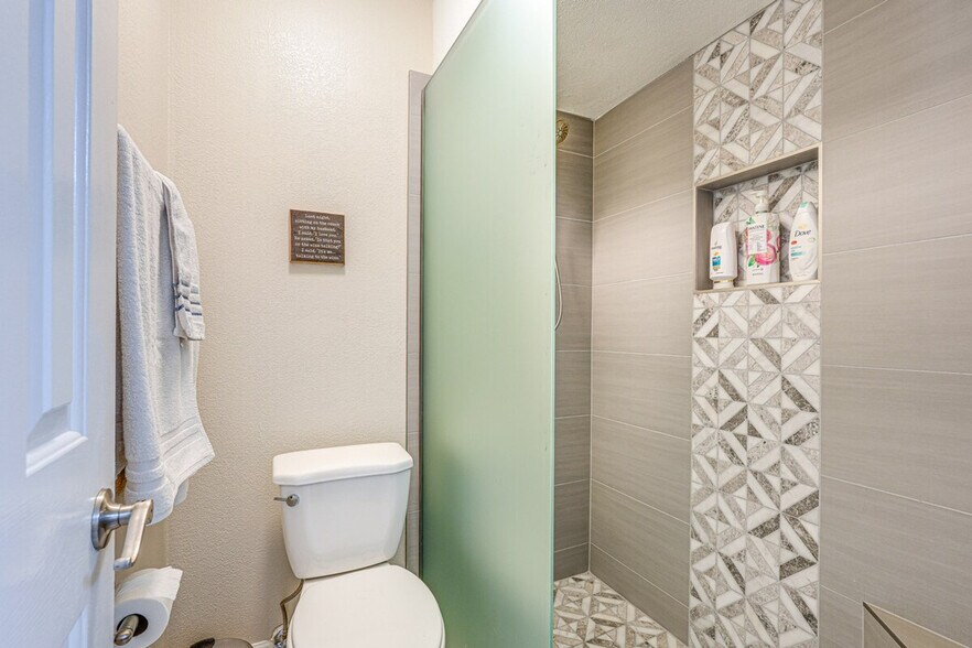 Building Photo - 8787 E Mountain View Rd