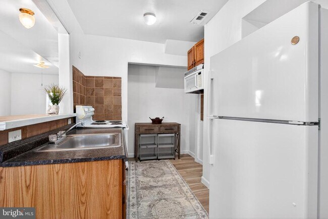 Building Photo - 1118 Sterling Ave