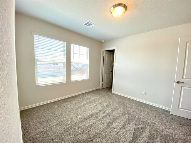 Building Photo - 1800 Canyon Ln