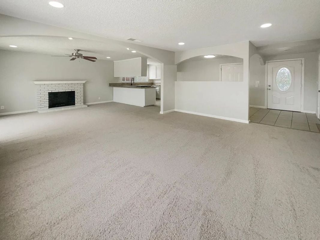 Building Photo - 5921 Hillsdale Blvd