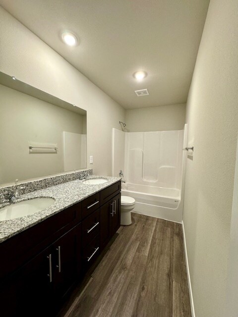 Building Photo - 3079 E Saline Aly