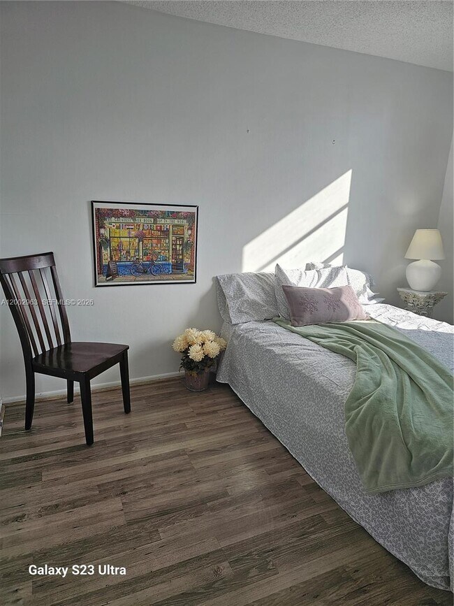 Building Photo - 20400 W Country Club Dr