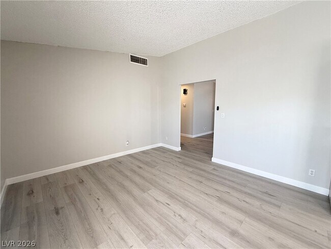 Building Photo - 325 Greenfield Ln