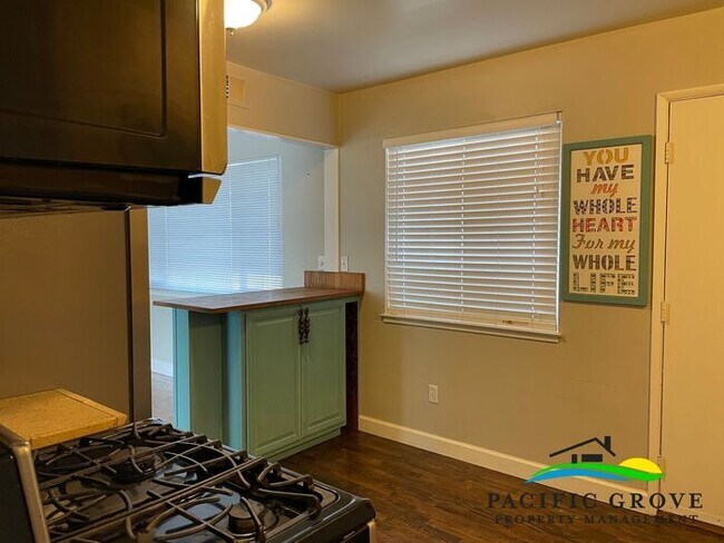 Building Photo - Updated Three Bedroom