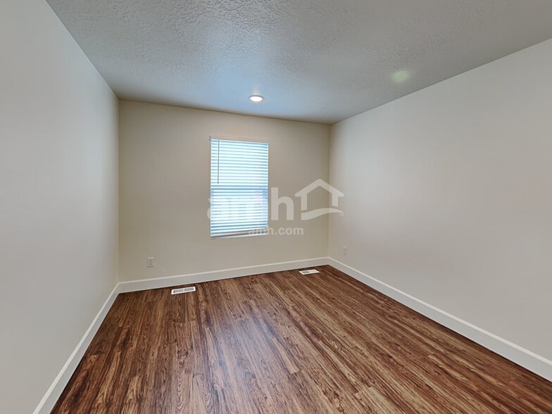 Building Photo - 6047 W Arranmore Dr