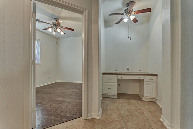 Building Photo - 94 Oriel Oaks Cir