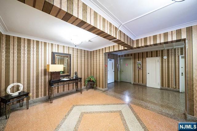 Building Photo - 2330 Linwood Ave