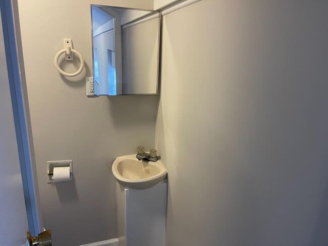 Building Photo - 1127 S 7th St