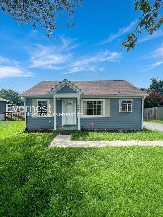 Building Photo - 3 Bed/2 Bath Home with Off-Street Parking / Pet-Friendly / Available Now!