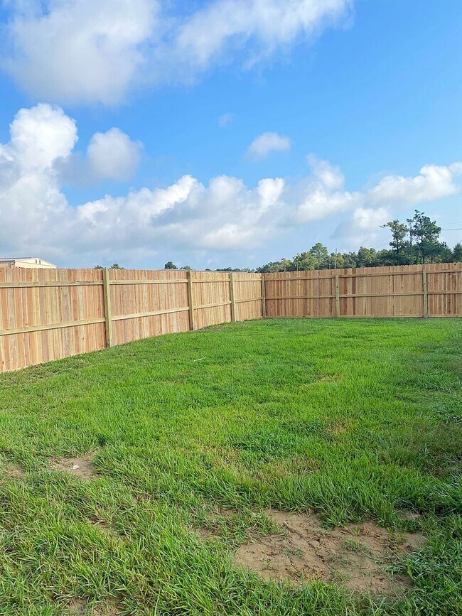 Building Photo - 380 Bower Rd