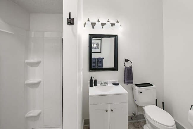 Building Photo - 1848 E 89th St