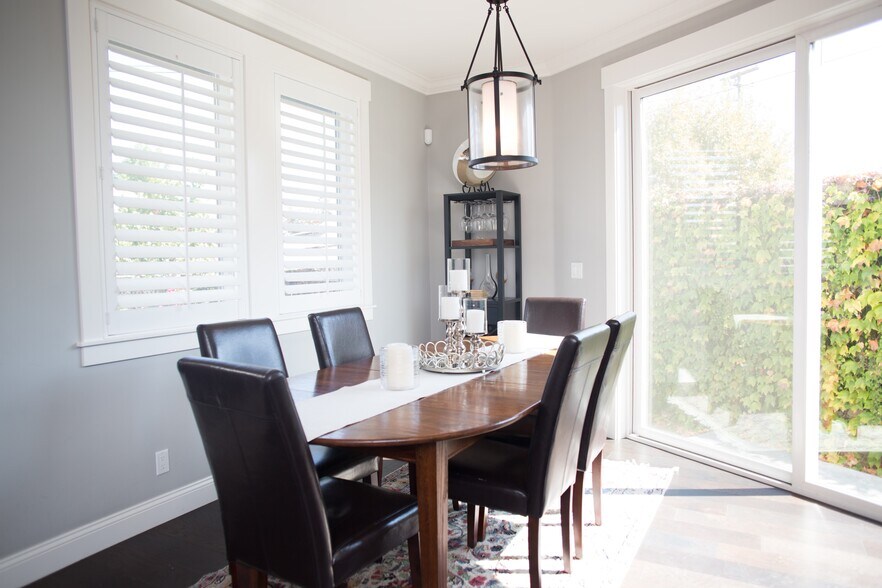 dining - 226 Sunnyside Ave