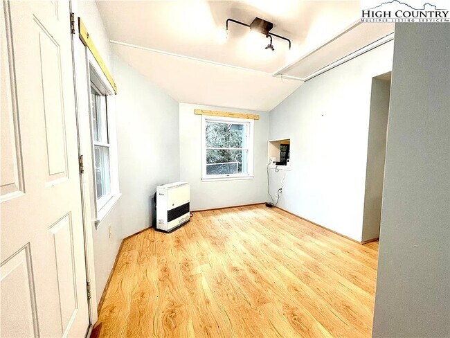 Building Photo - 252 Trillium Rd