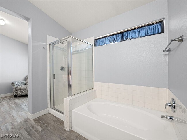 Building Photo - 4749 Califa Dr