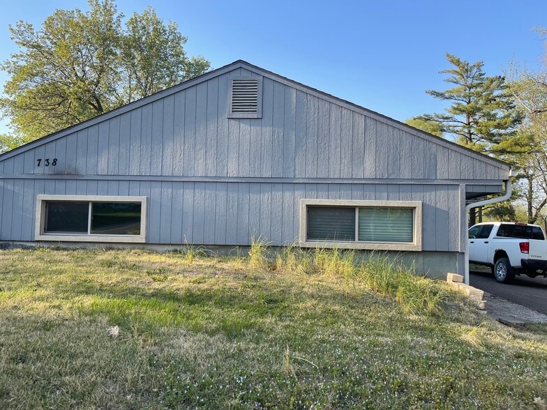 Building Photo - 738 Fir St