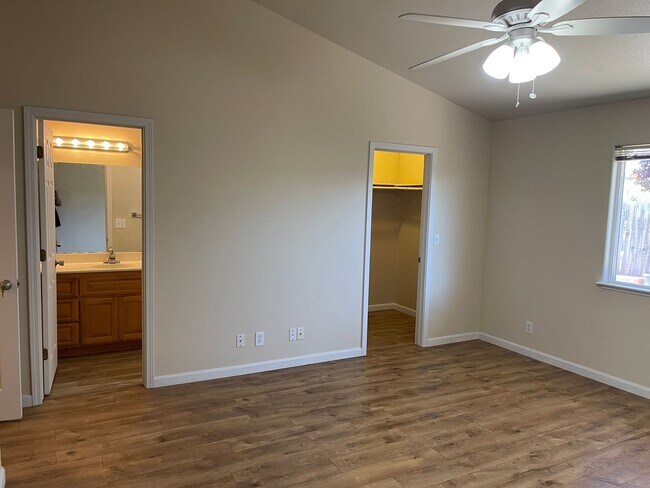 Building Photo - 143 Goldenwest Ct