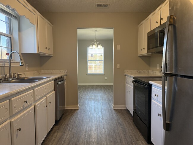 Building Photo - 862 Lyndsi Ln