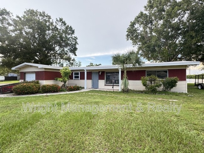 Building Photo - 427 Country Club Dr
